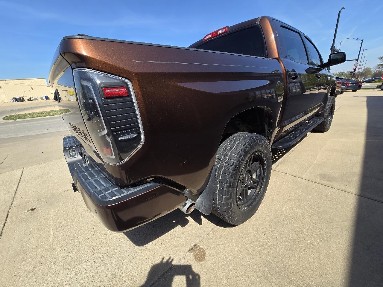 Toyota Tundra Platinum CrewMax 5.7L FFV 4WD 2017