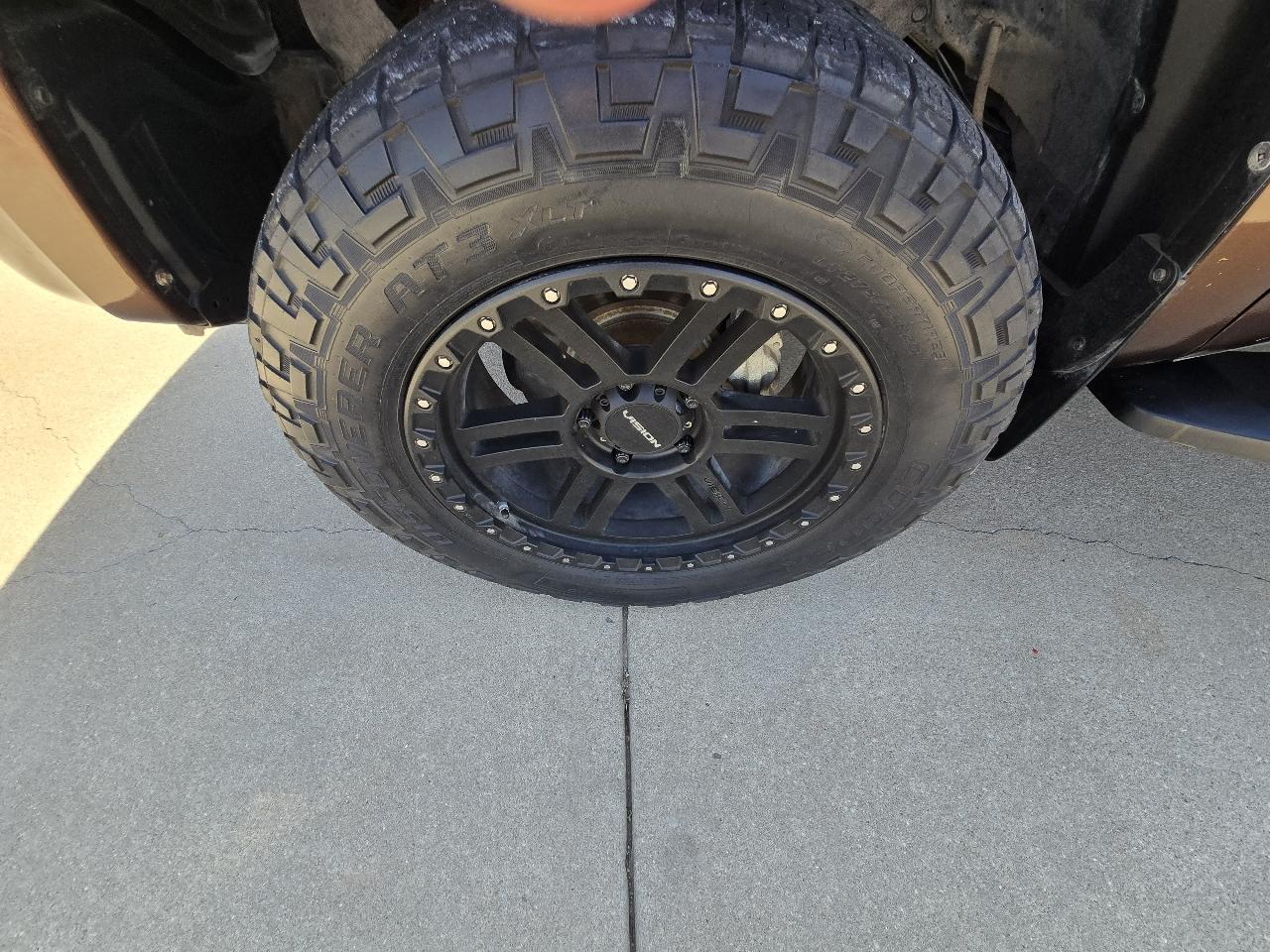 Toyota Tundra Platinum CrewMax 5.7L FFV 4WD 2017