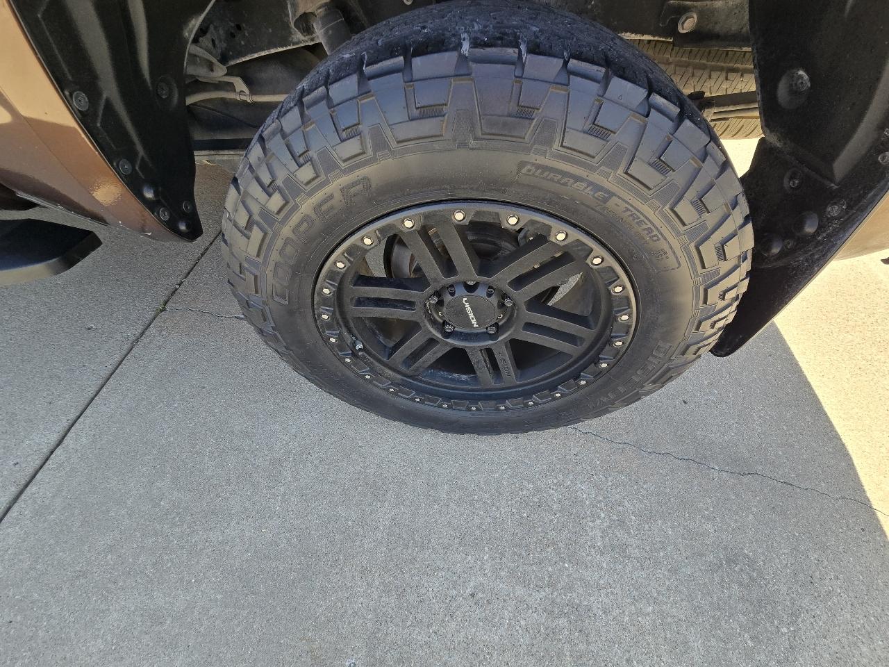 Toyota Tundra Platinum CrewMax 5.7L FFV 4WD 2017