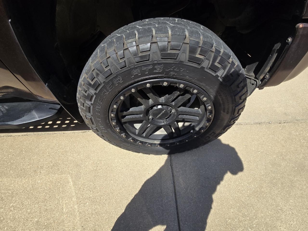 Toyota Tundra Platinum CrewMax 5.7L FFV 4WD 2017