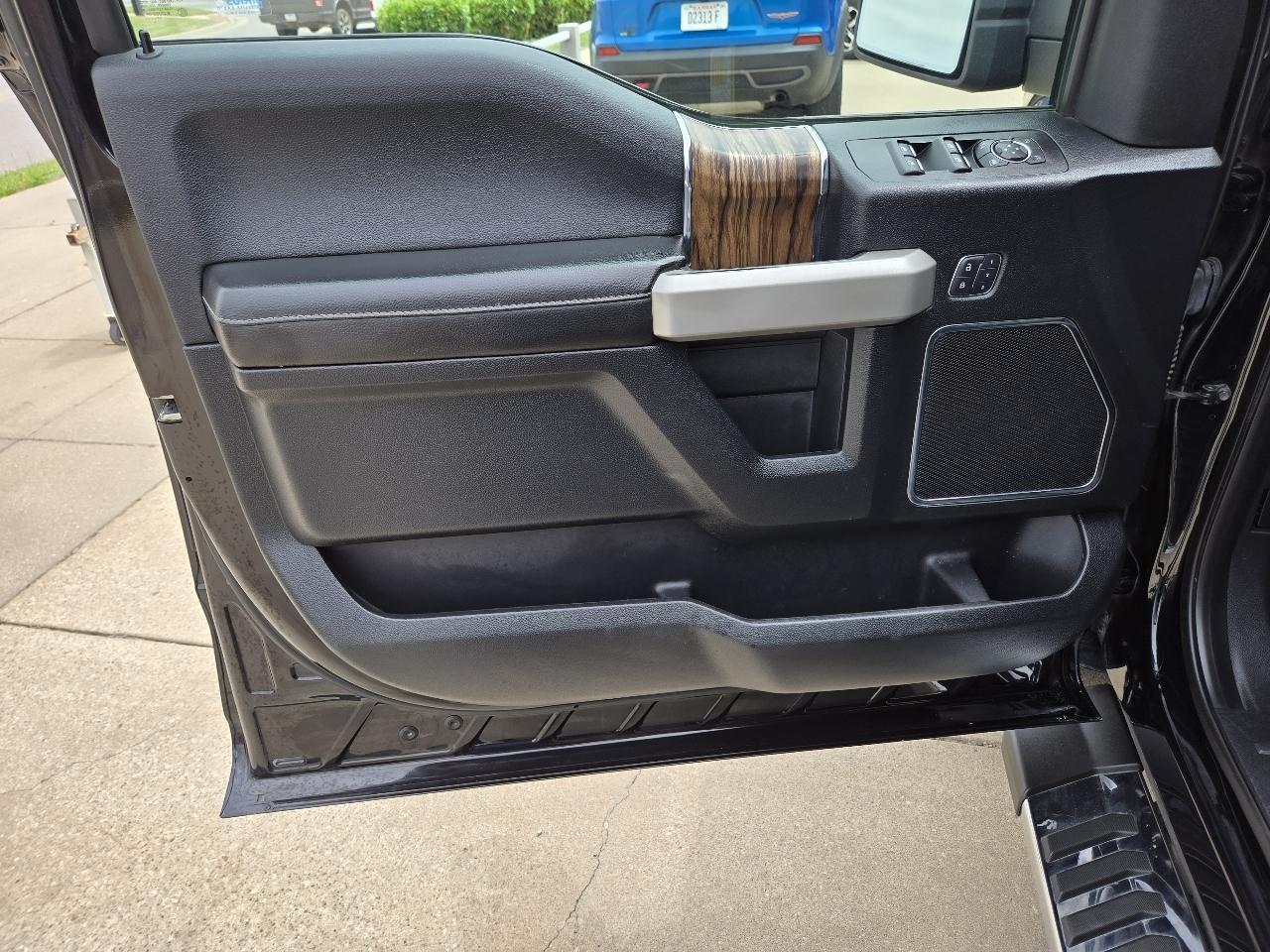 Ford F-150 4WD SuperCrew 139" Lariat 2018