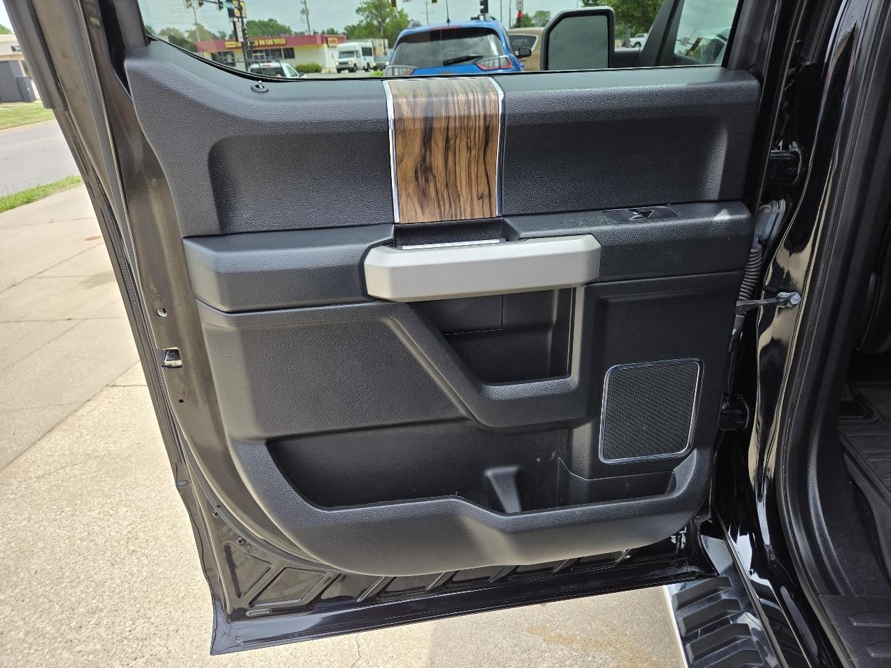 Ford F-150 4WD SuperCrew 139" Lariat 2018