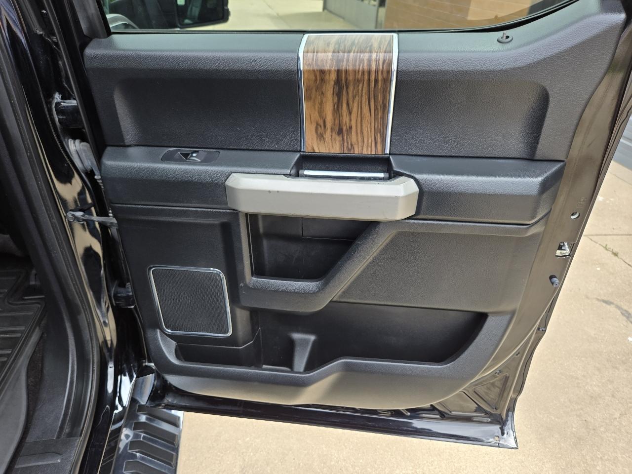 Ford F-150 4WD SuperCrew 139" Lariat 2018