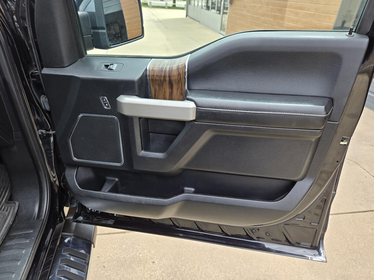 Ford F-150 4WD SuperCrew 139" Lariat 2018