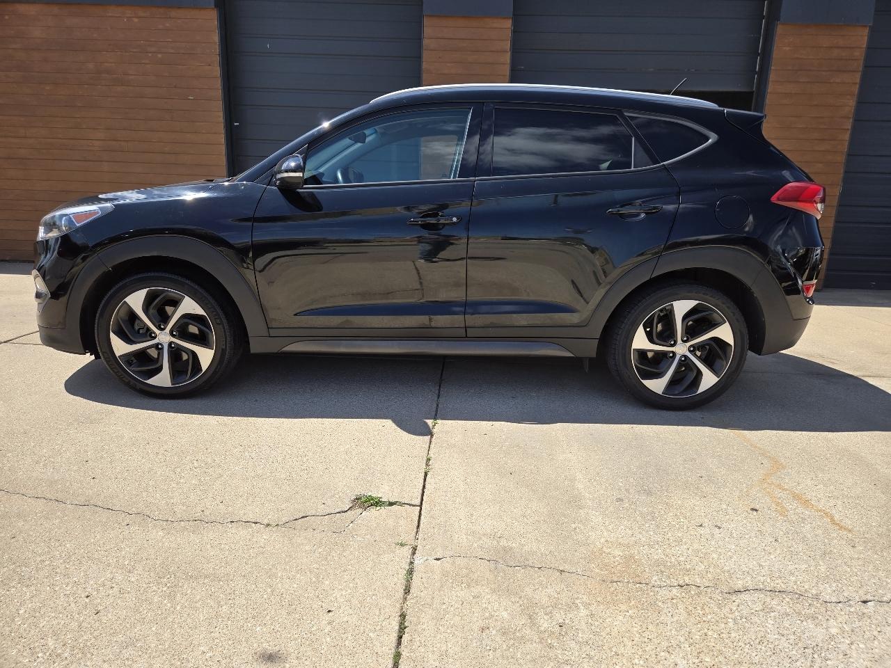 Hyundai Tucson Sport 4D SUV FWD 2016