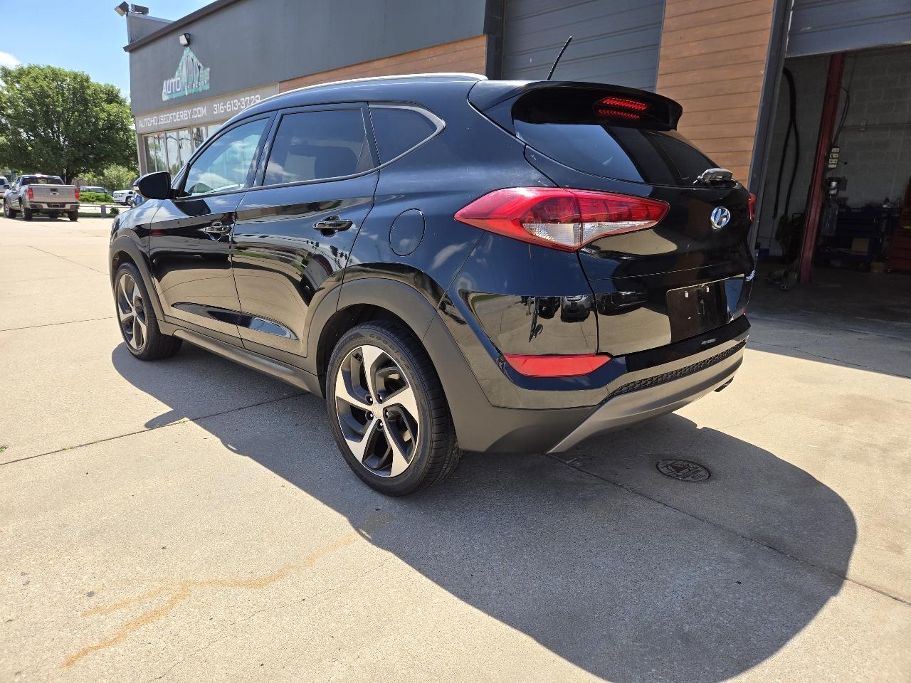 Hyundai Tucson Sport 4D SUV FWD 2016