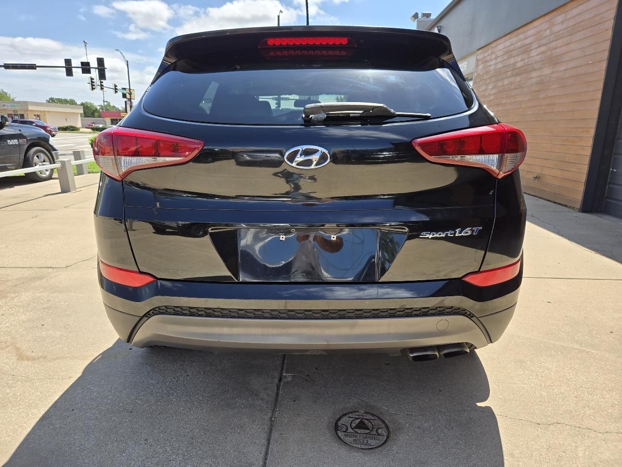 Hyundai Tucson Sport 4D SUV FWD 2016