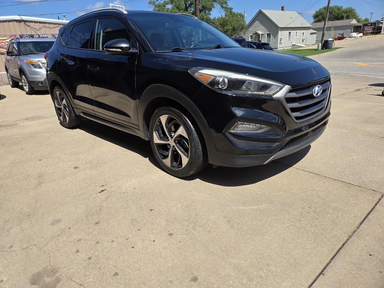 Hyundai Tucson Sport 4D SUV FWD 2016