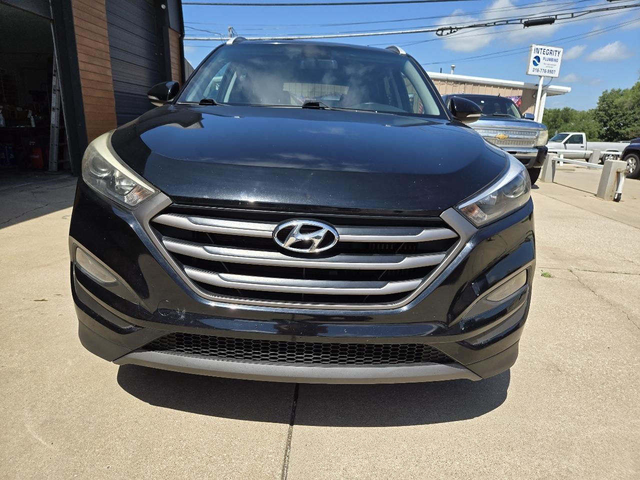 Hyundai Tucson Sport 4D SUV FWD 2016