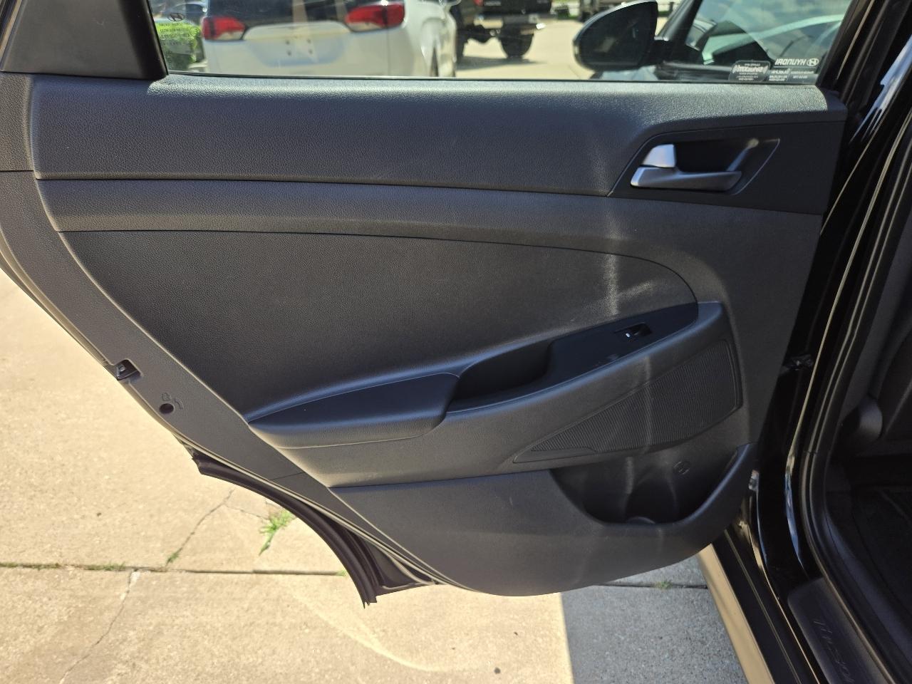 Hyundai Tucson Sport 4D SUV FWD 2016