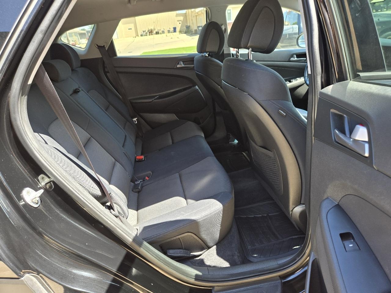 Hyundai Tucson Sport 4D SUV FWD 2016