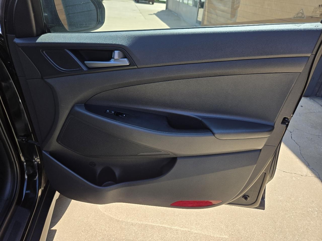 Hyundai Tucson Sport 4D SUV FWD 2016