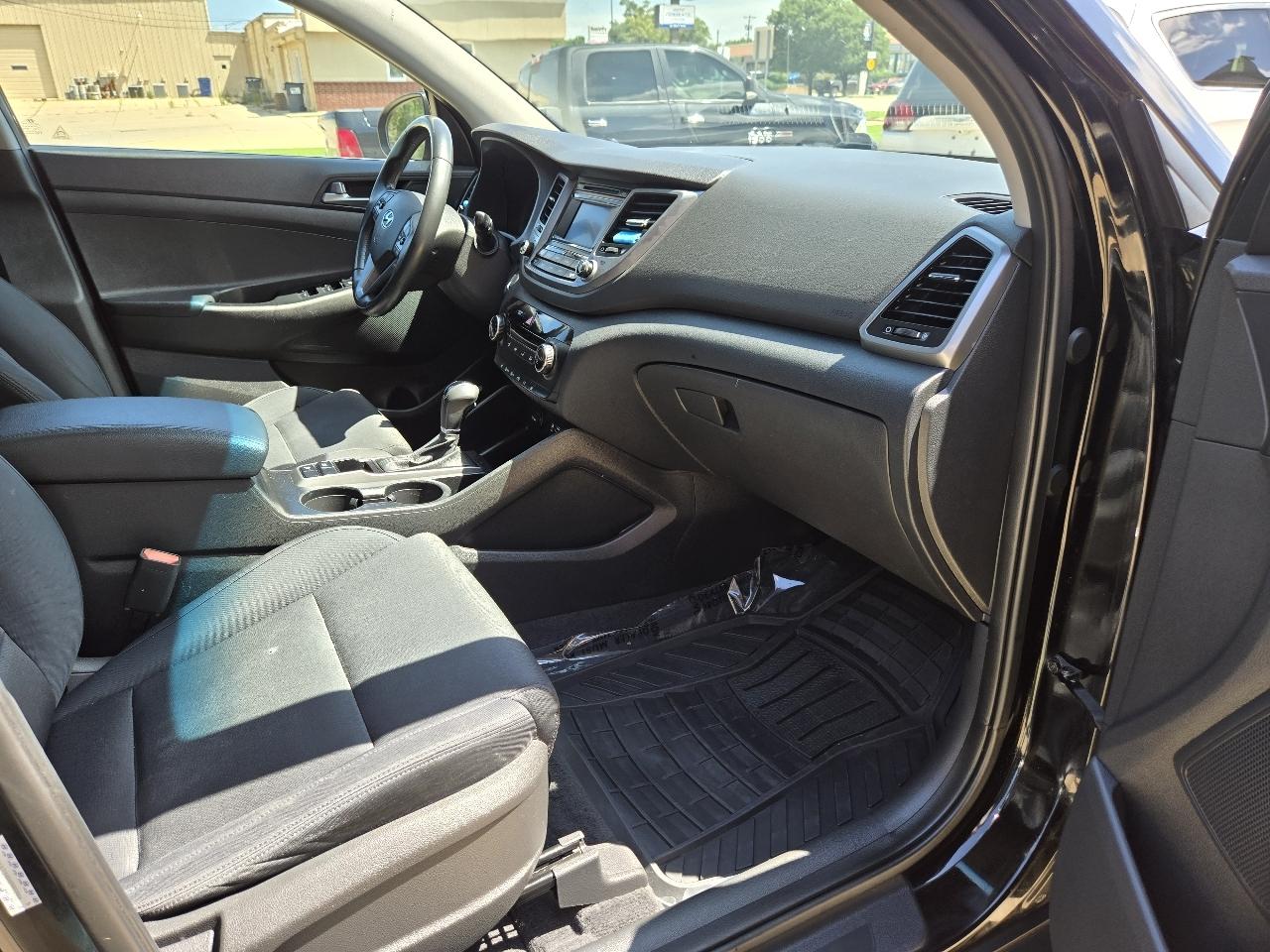 Hyundai Tucson Sport 4D SUV FWD 2016