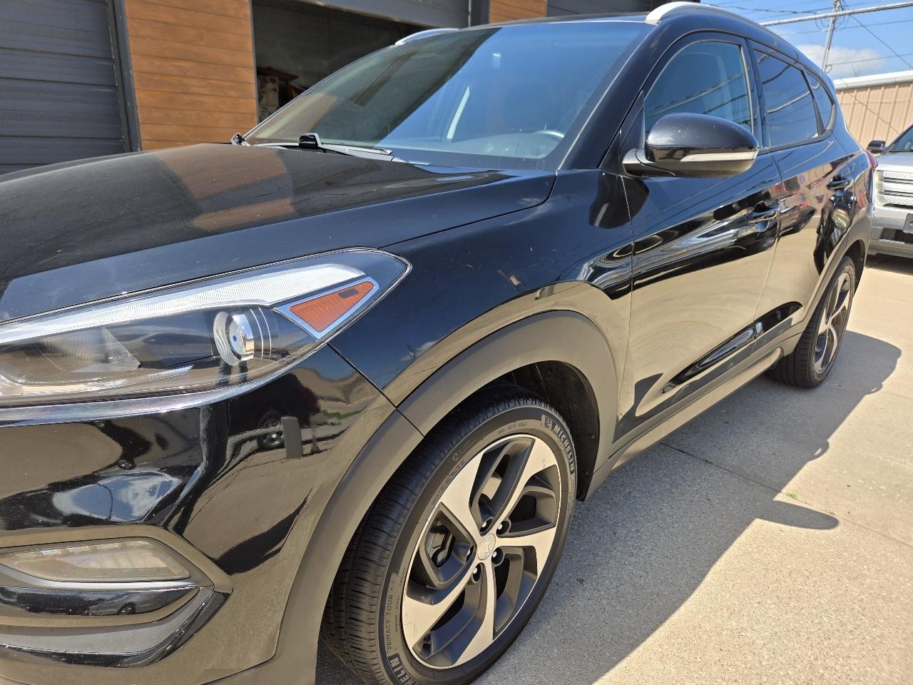 Hyundai Tucson Sport 4D SUV FWD 2016