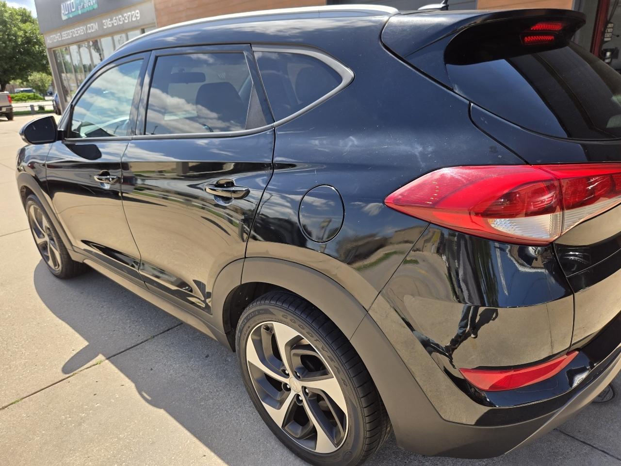 Hyundai Tucson Sport 4D SUV FWD 2016