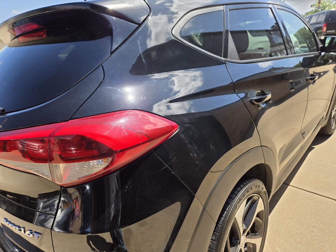 Hyundai Tucson Sport 4D SUV FWD 2016