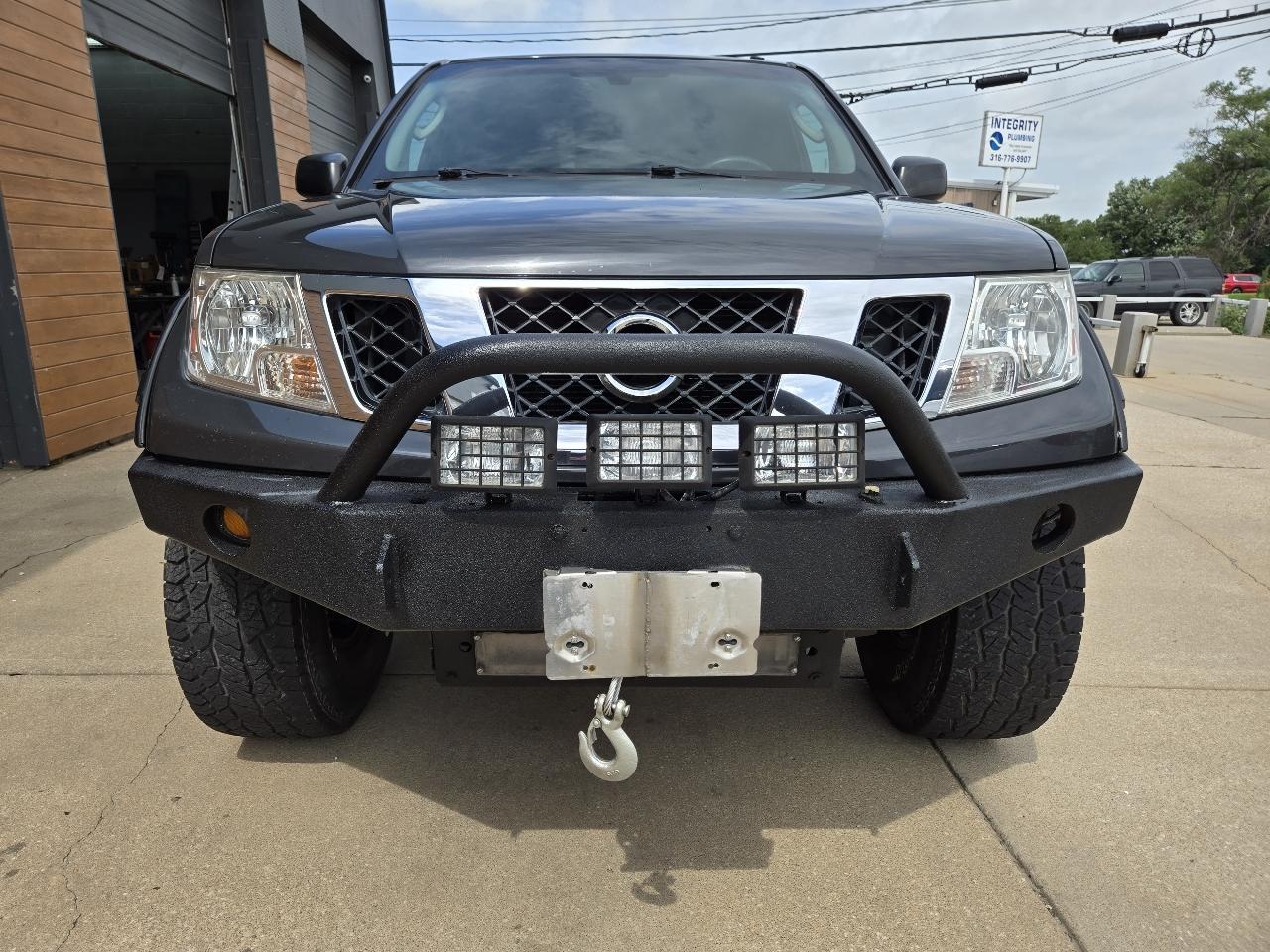 Nissan Frontier LE King Cab 4WD 2010
