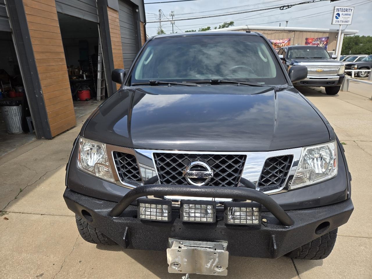 Nissan Frontier LE King Cab 4WD 2010