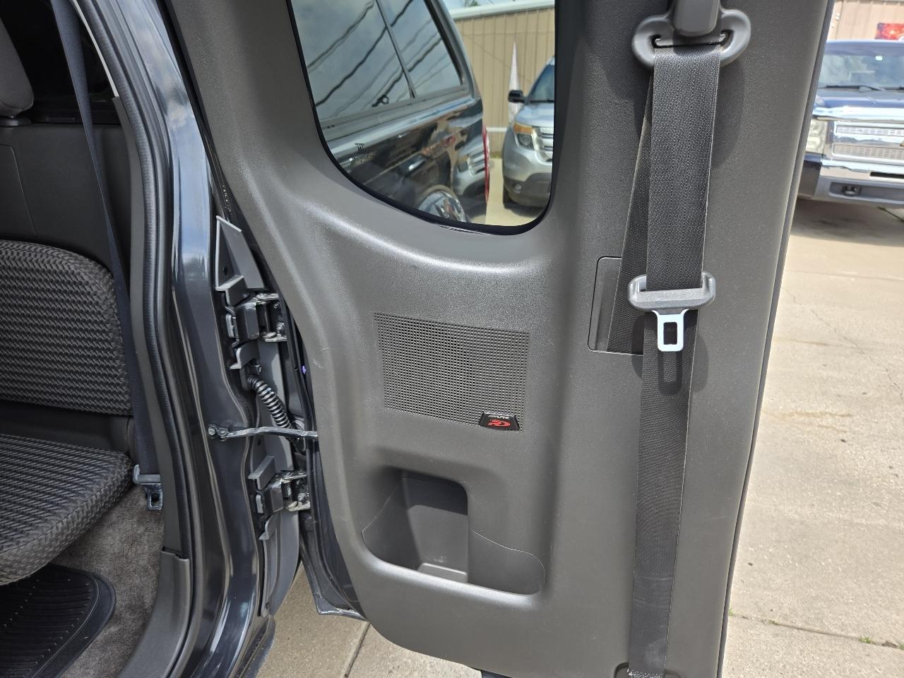 Nissan Frontier LE King Cab 4WD 2010