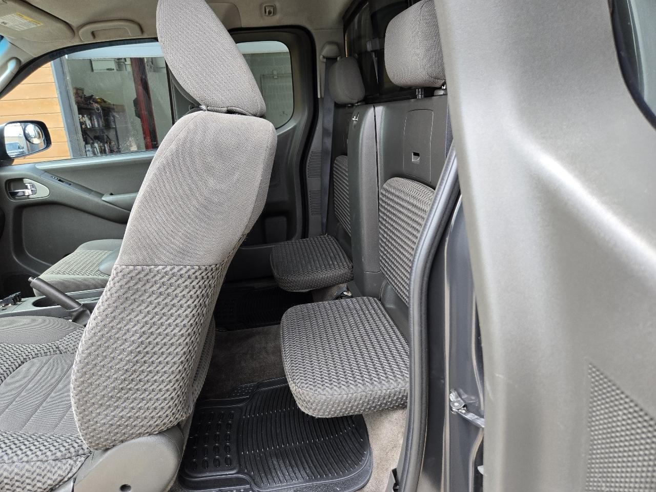 Nissan Frontier LE King Cab 4WD 2010