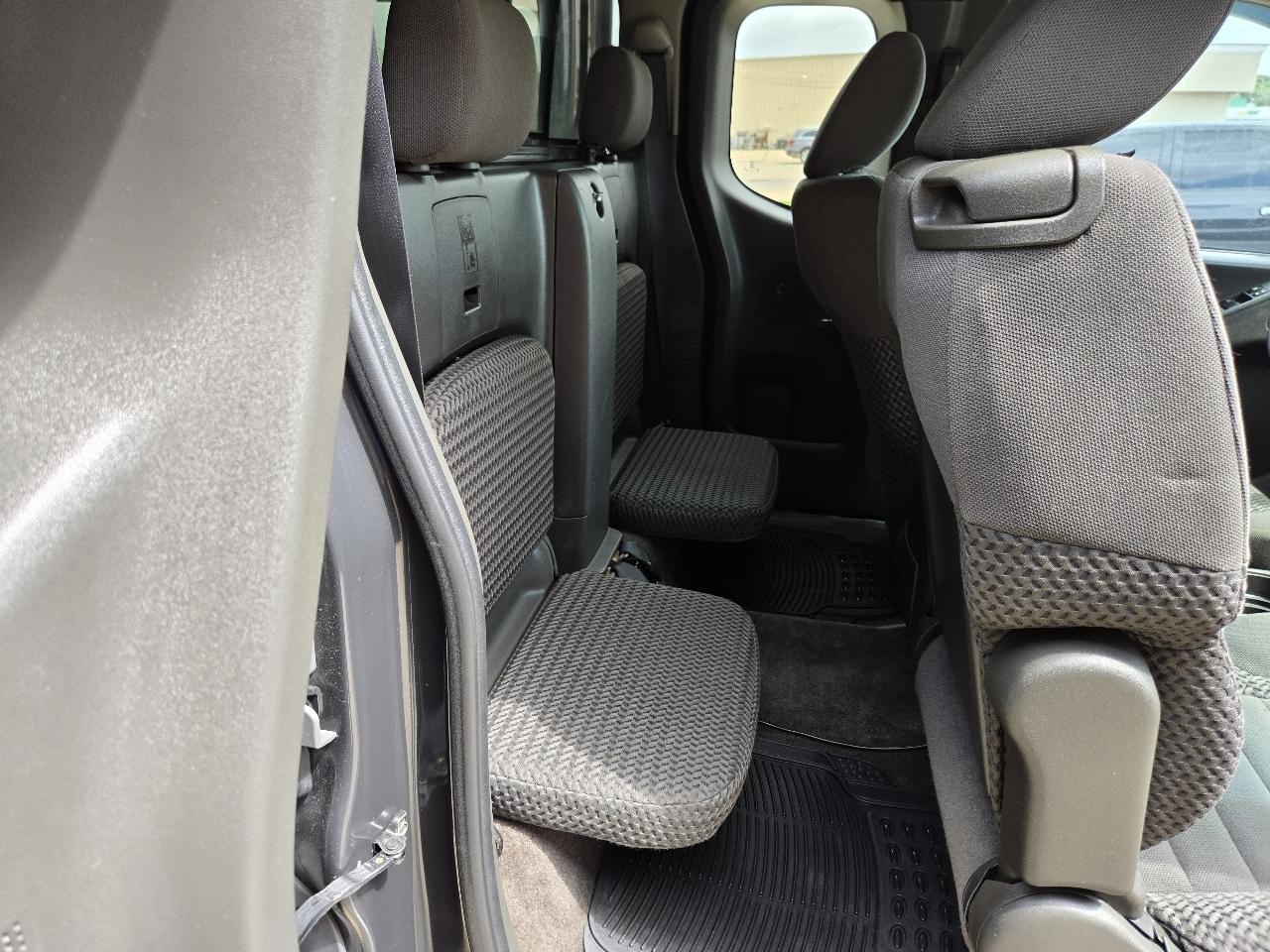 Nissan Frontier LE King Cab 4WD 2010