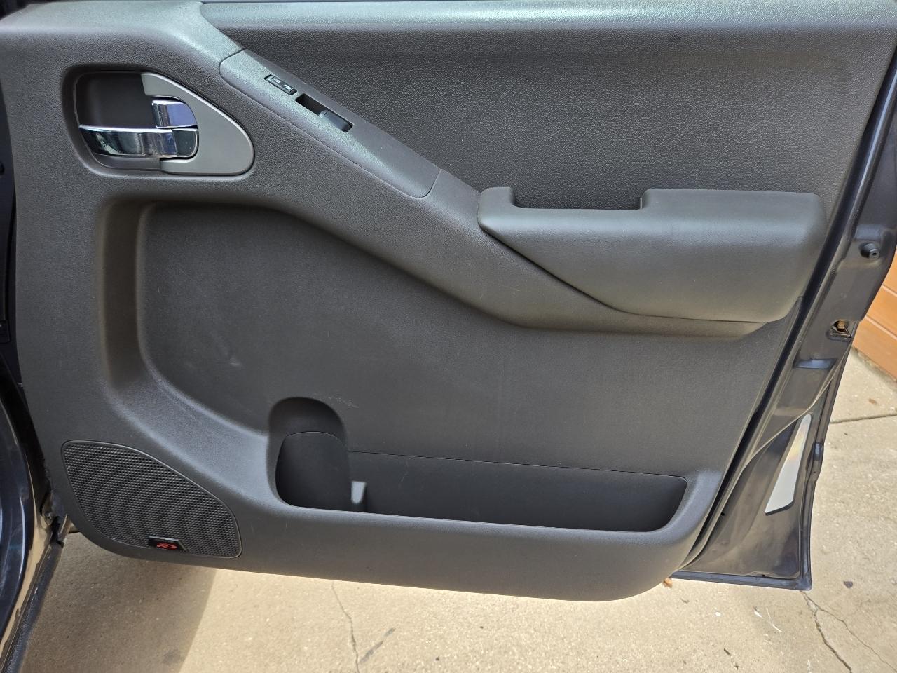 Nissan Frontier LE King Cab 4WD 2010