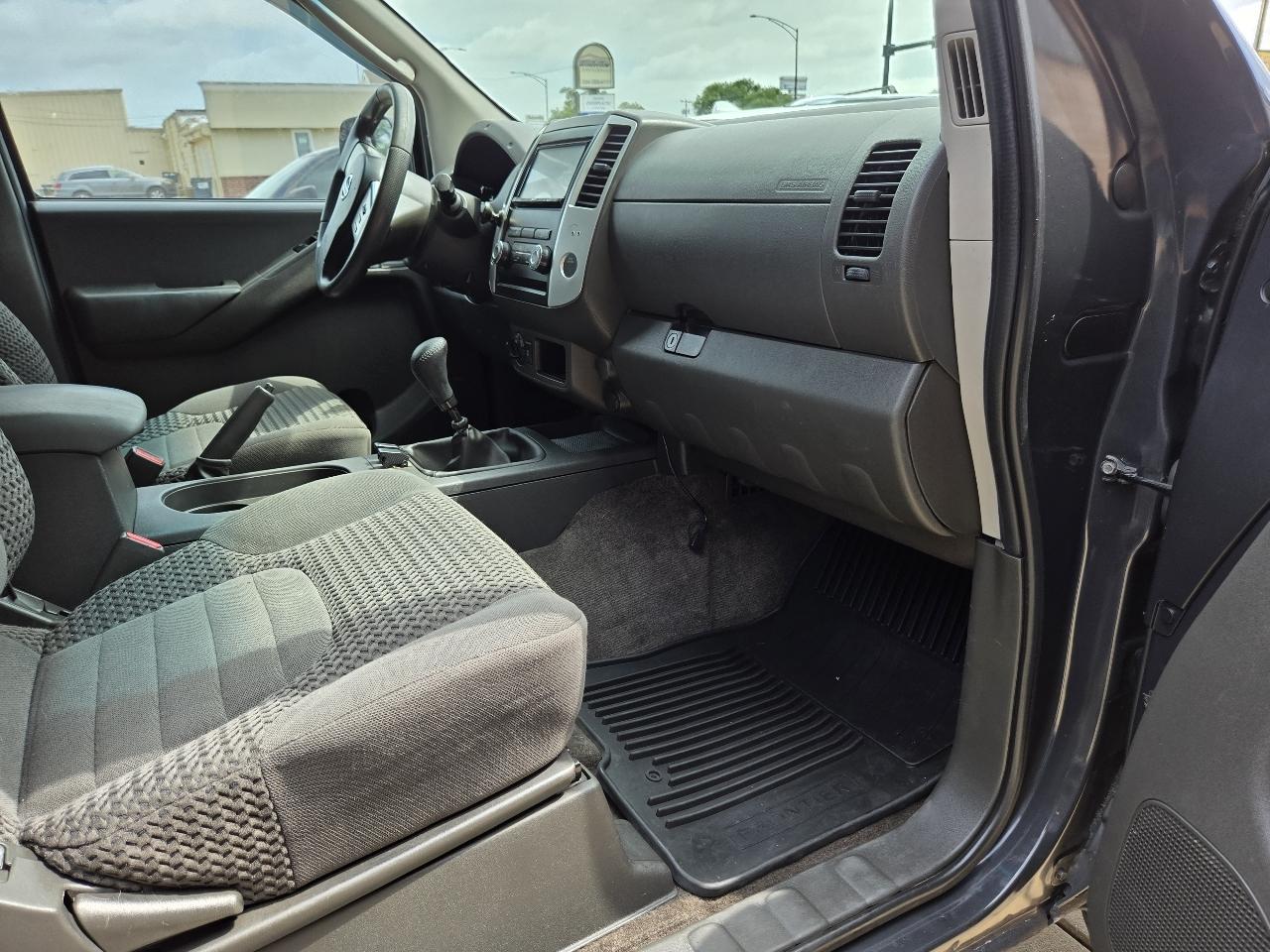 Nissan Frontier LE King Cab 4WD 2010