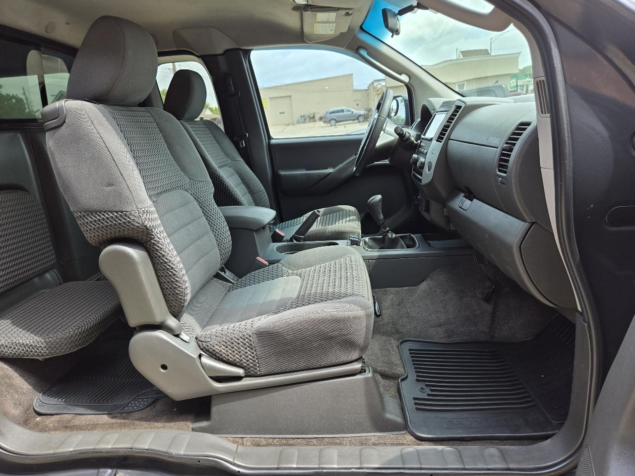 Nissan Frontier LE King Cab 4WD 2010