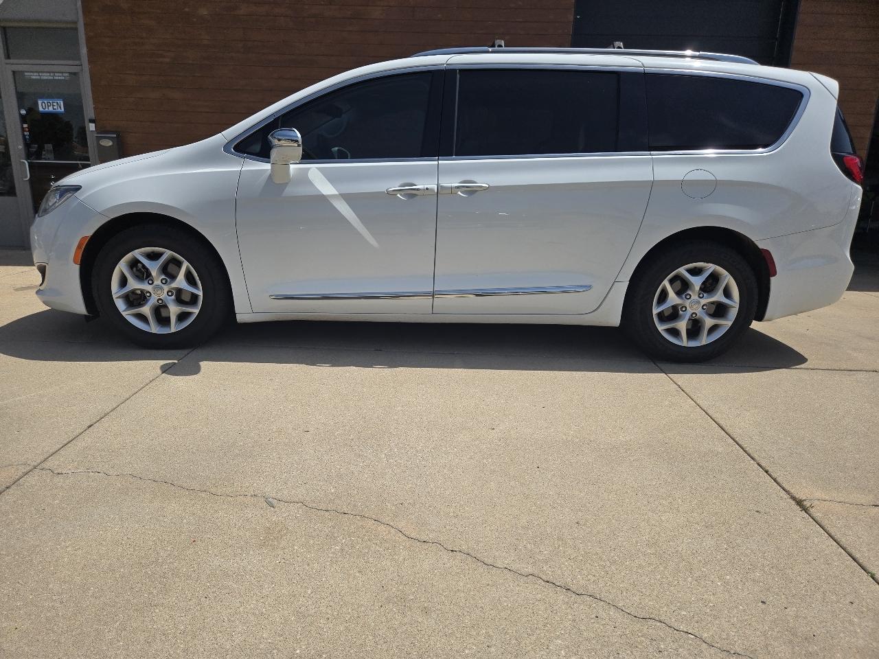 Chrysler Pacifica Limited 2020