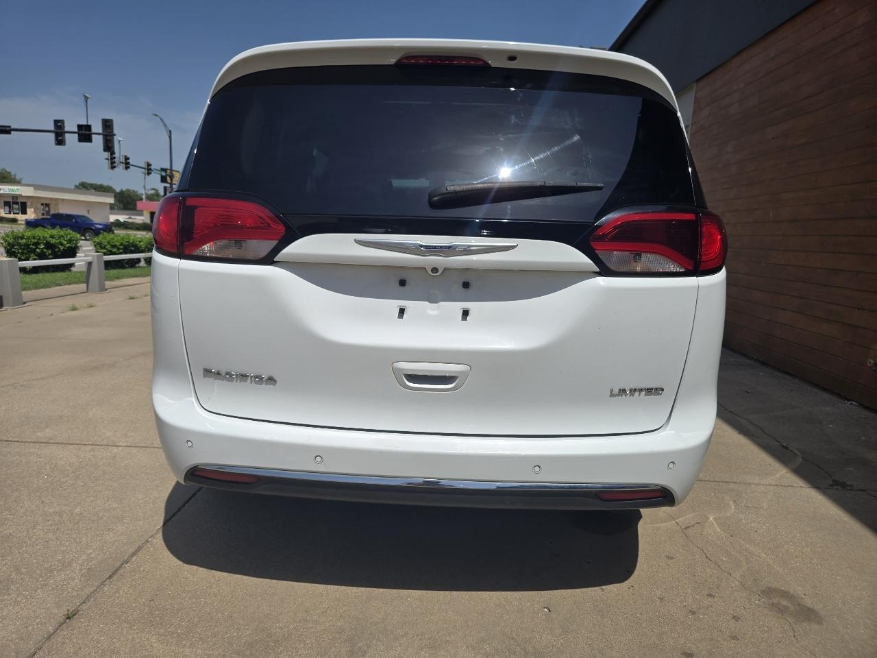 Chrysler Pacifica Limited 2020