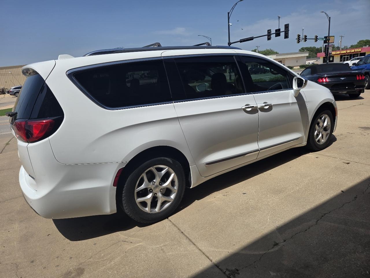 Chrysler Pacifica Limited 2020