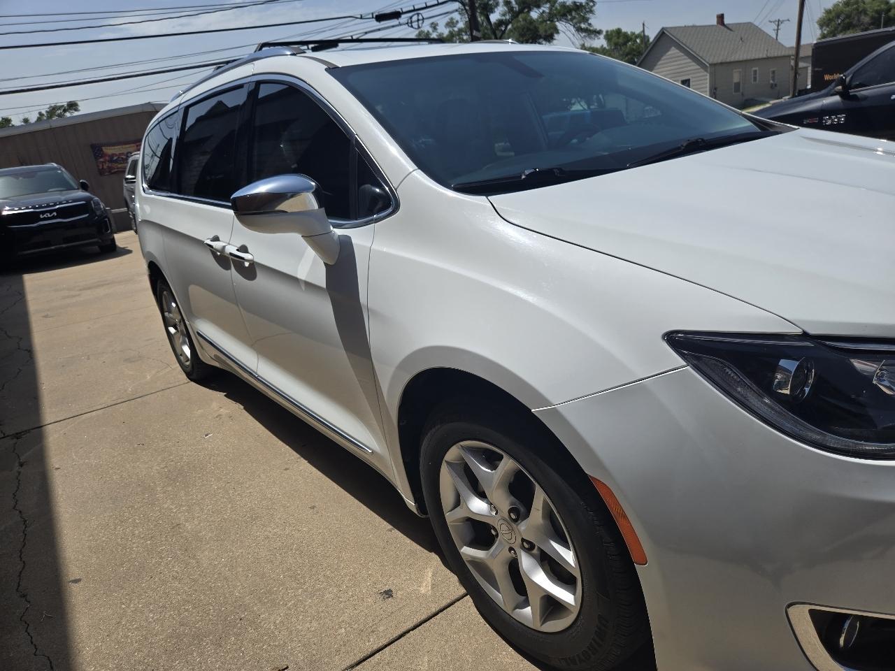 Chrysler Pacifica Limited 2020