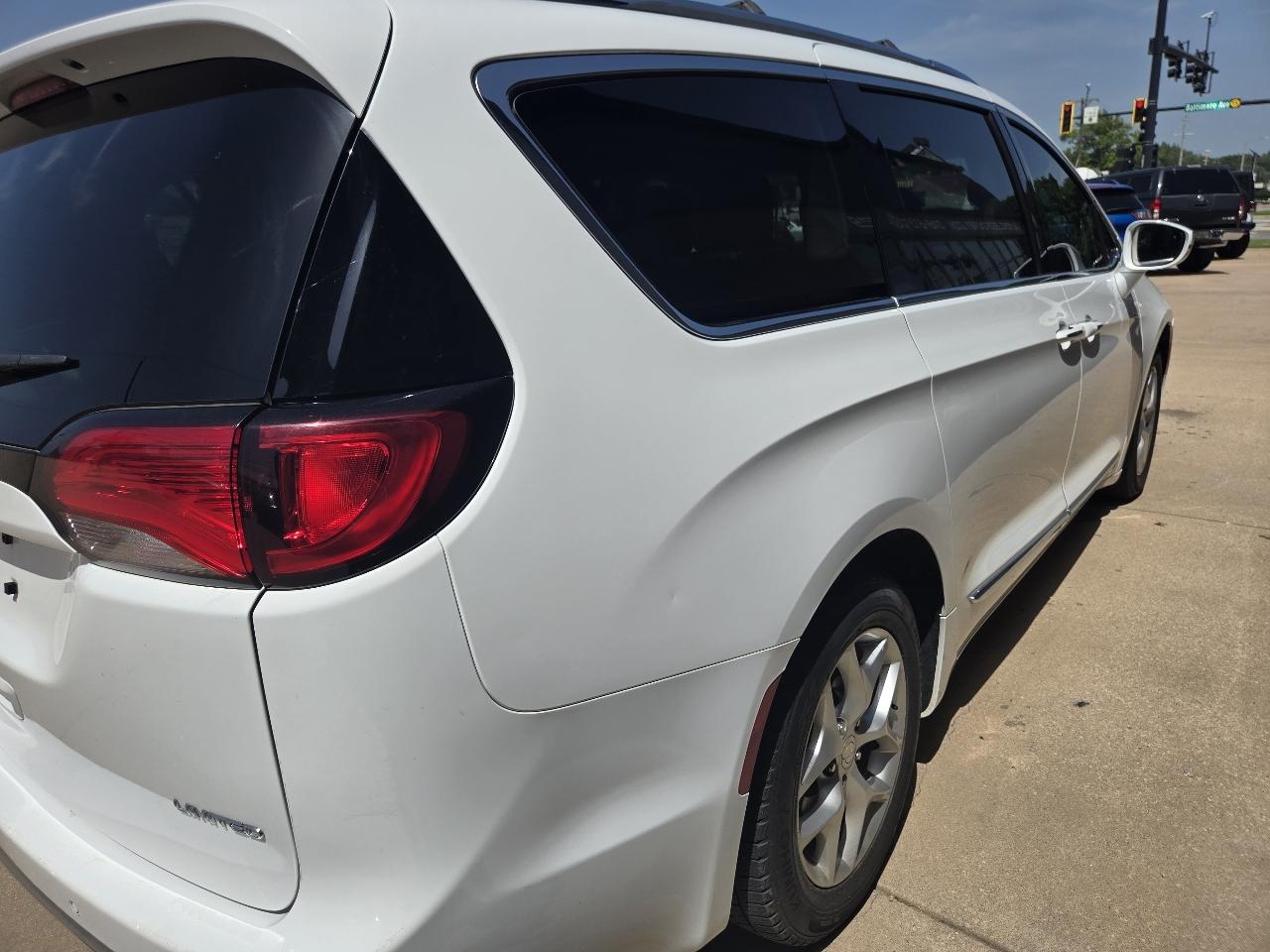 Chrysler Pacifica Limited 2020