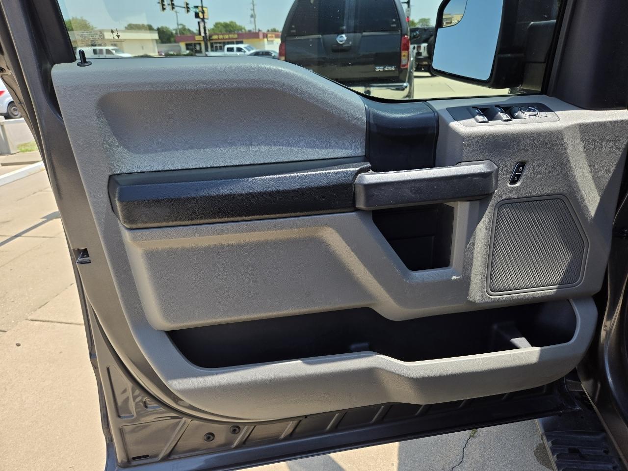 Ford F-150 4WD SuperCrew 145" STX 2019