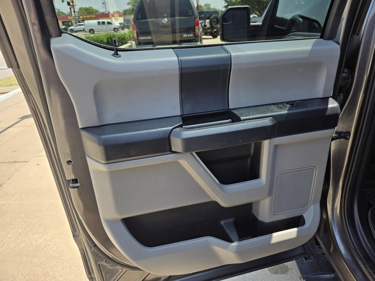 Ford F-150 4WD SuperCrew 145" STX 2019