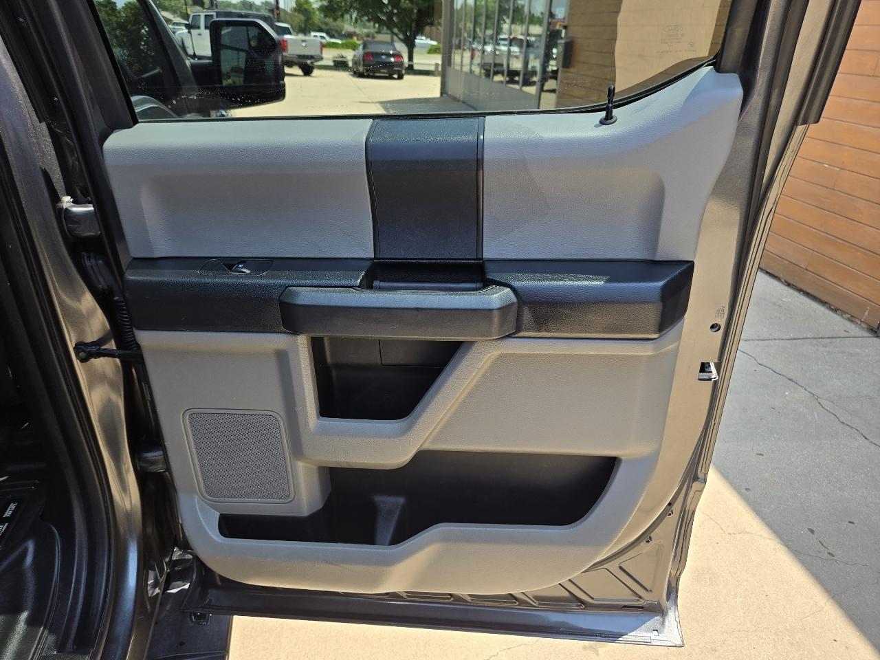 Ford F-150 4WD SuperCrew 145" STX 2019