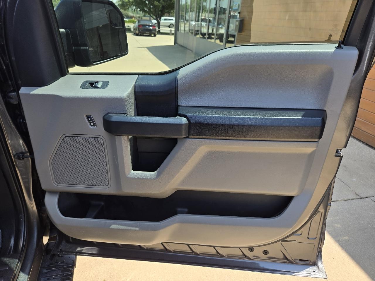 Ford F-150 4WD SuperCrew 145" STX 2019