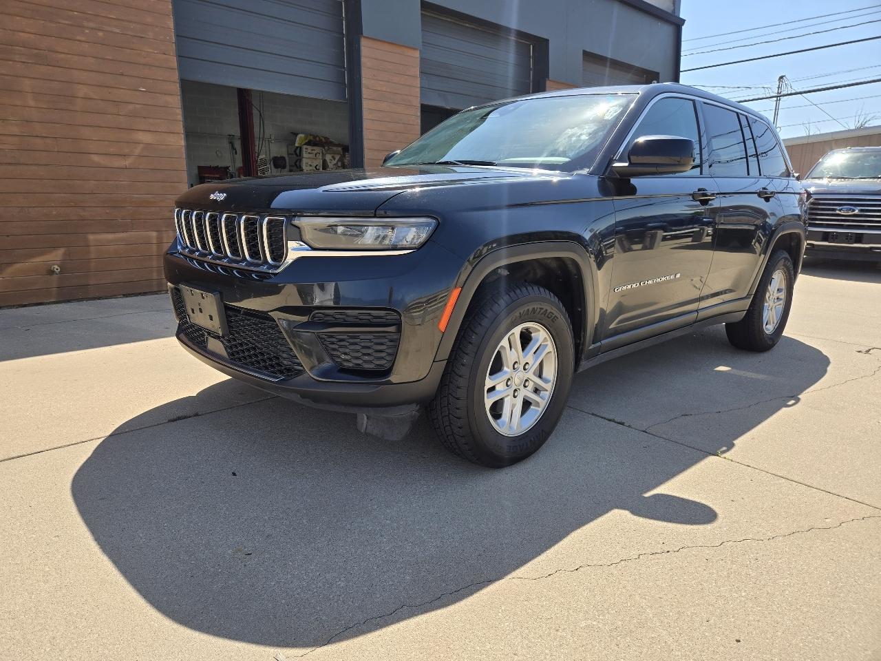 Jeep Grand Cherokee Laredo 4WD 2024