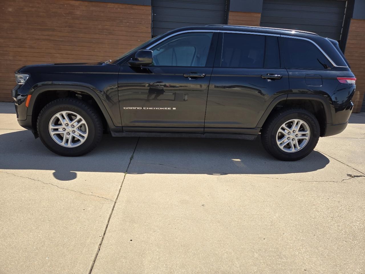 Jeep Grand Cherokee Laredo 4WD 2024