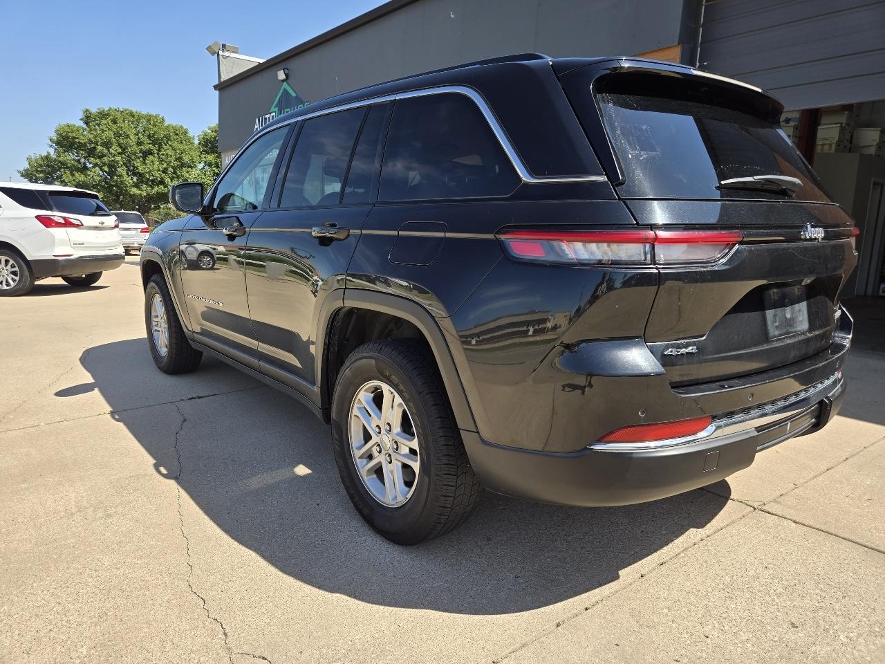Jeep Grand Cherokee Laredo 4WD 2024