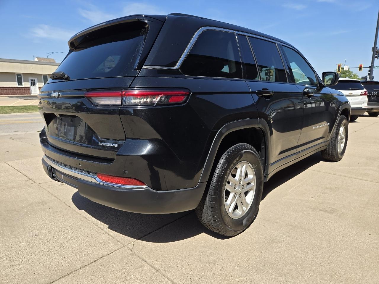 Jeep Grand Cherokee Laredo 4WD 2024