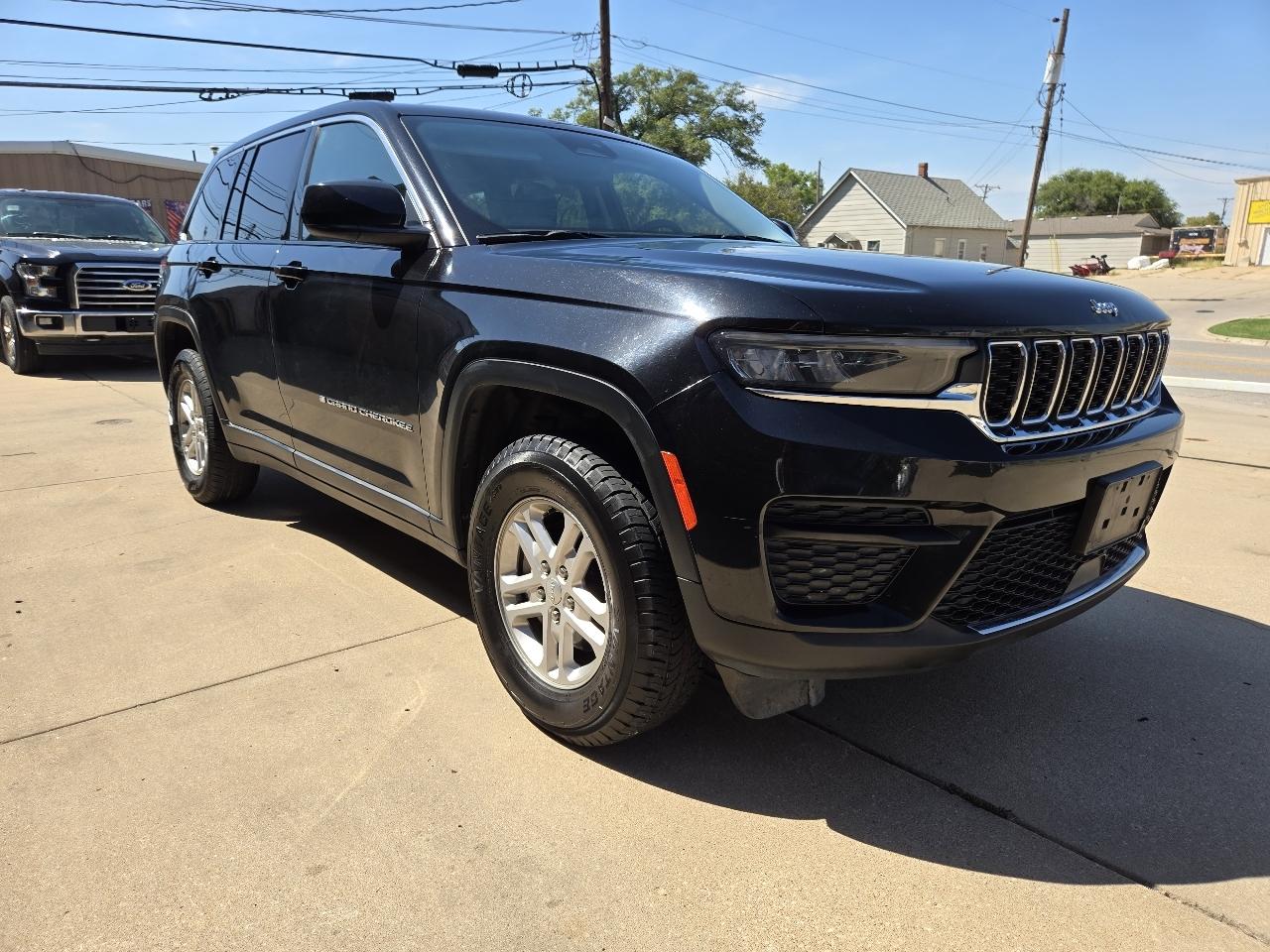 Jeep Grand Cherokee Laredo 4WD 2024