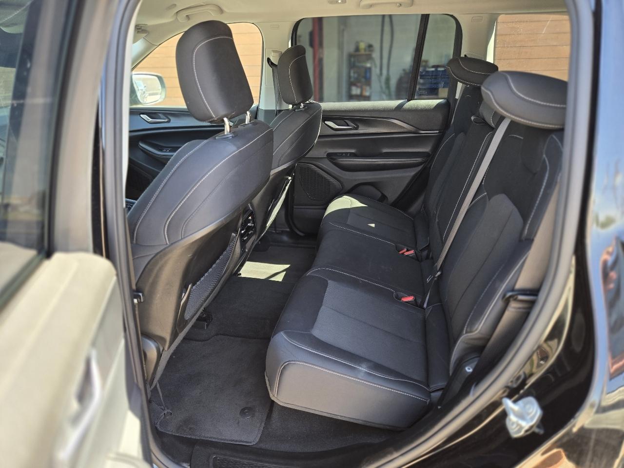 Jeep Grand Cherokee Laredo 4WD 2024