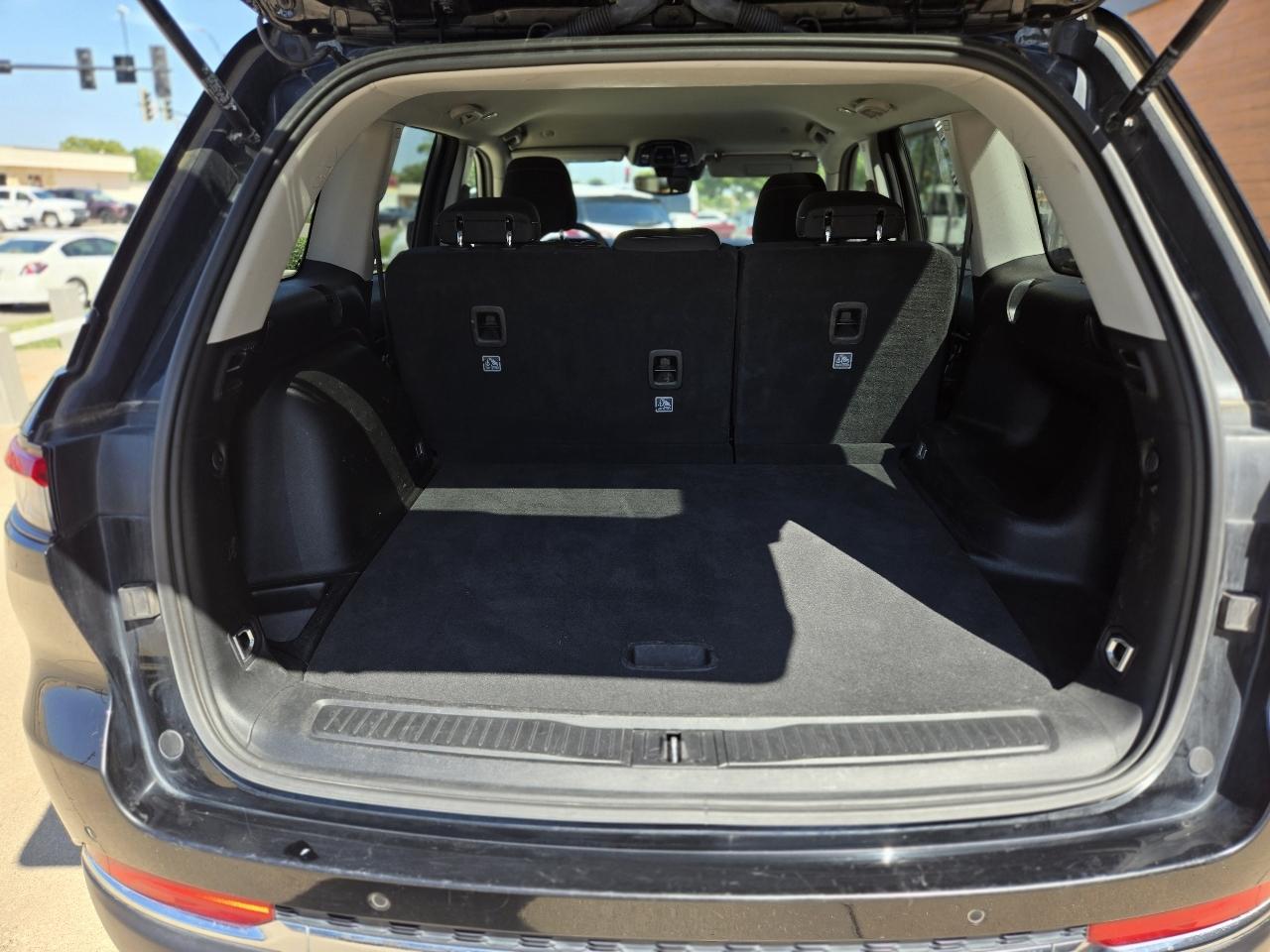 Jeep Grand Cherokee Laredo 4WD 2024