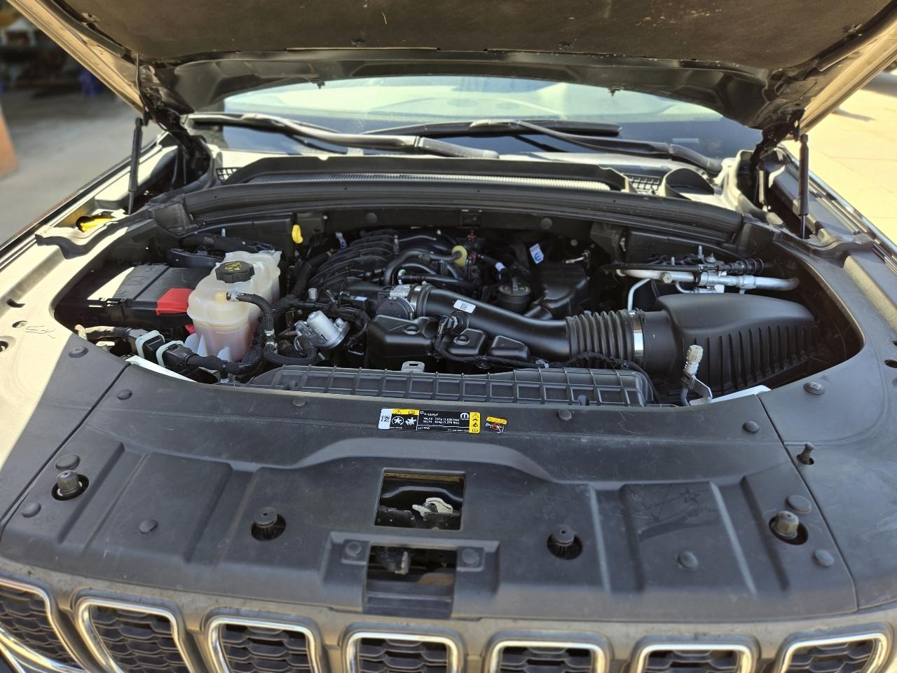 Jeep Grand Cherokee Laredo 4WD 2024
