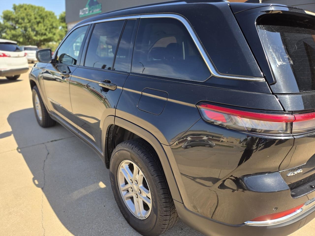 Jeep Grand Cherokee Laredo 4WD 2024