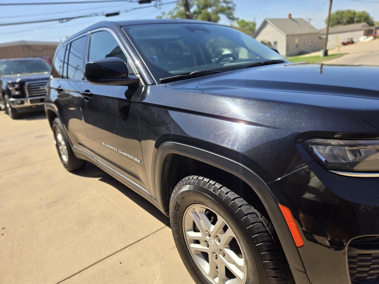 Jeep Grand Cherokee Laredo 4WD 2024