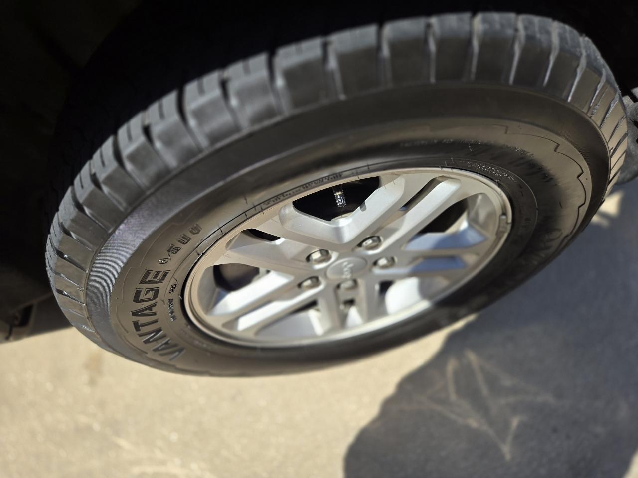 Jeep Grand Cherokee Laredo 4WD 2024