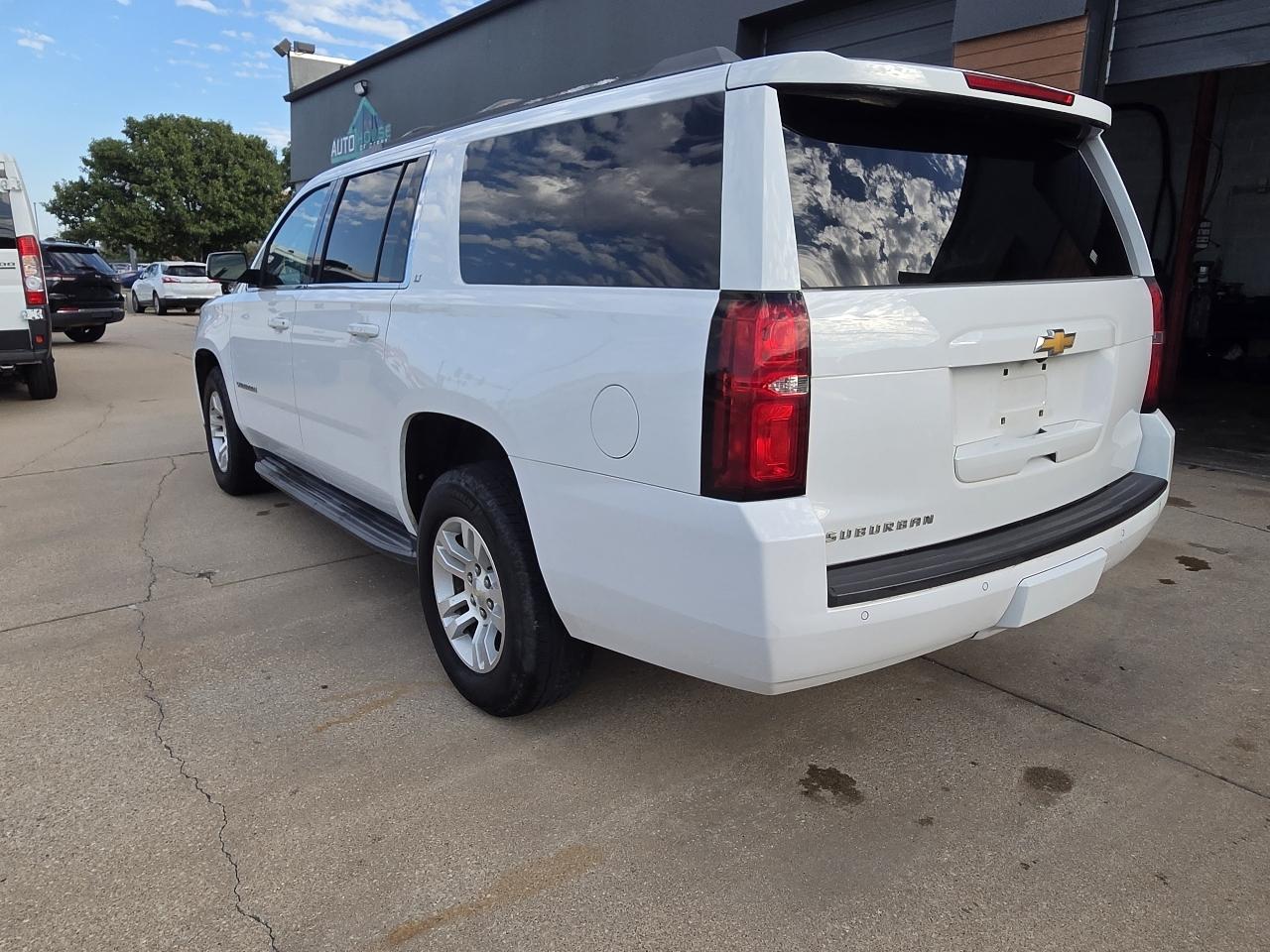 Chevrolet Suburban LT 4WD 2018