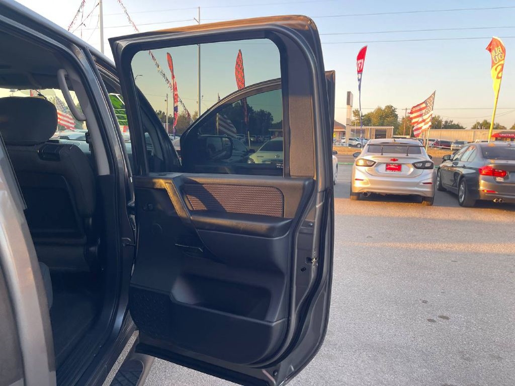 Nissan Titan 2WD Crew Cab SWB SL 2014